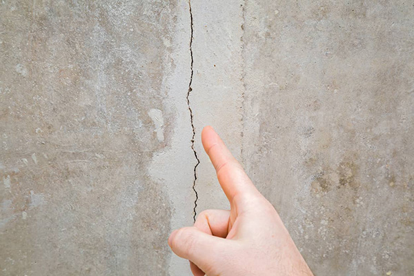 Stucco repair Bellevue home with winter cracks close up